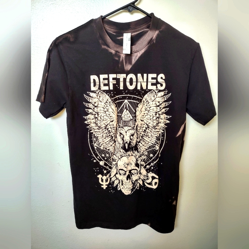 Deftones Black Graphic T-Shirt.    Small